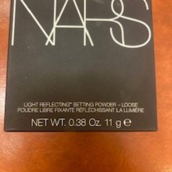 NARS LIGHT REFLECTING SETTING LOOSE POWDER IN SABLE - Picture 2 of 6